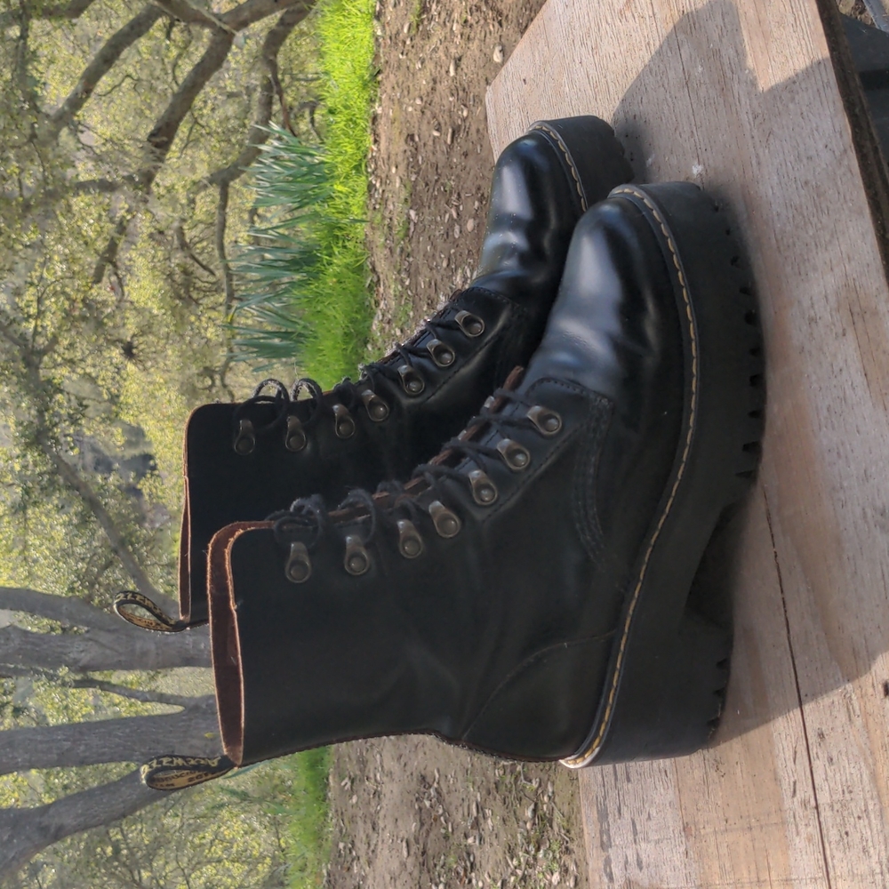 DR. MARTENS LEONA WOMENS VINTAGE SMOOTH LEATHER HEELED BOOTS